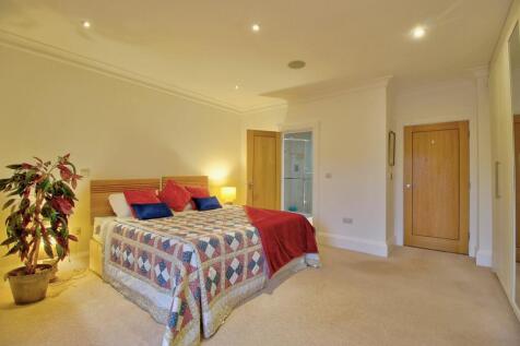 Range of fitted wardrobes and en-suite