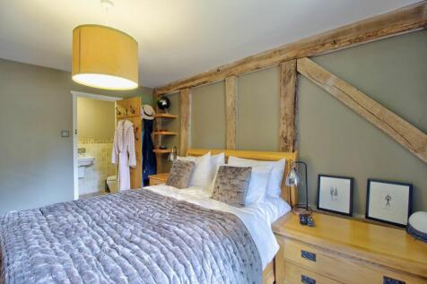 Guest suite showing shower room