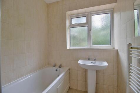 Upstairs bathroom (with separate loo)