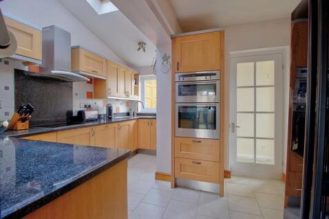 Kitchen with high ceiling and roof window