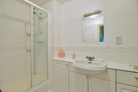 En-suite with large shower enclosure