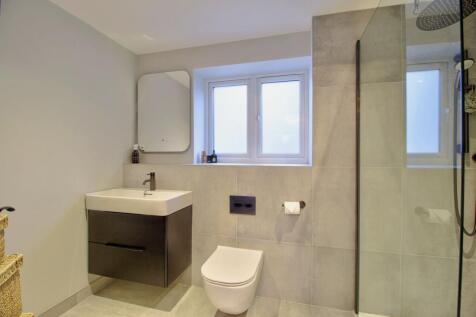 En-suite to Master Bedroom