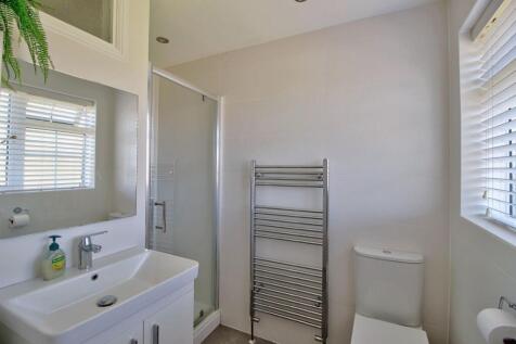 En-suite to Master Bedroom