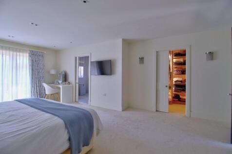 Showing walk-in closet