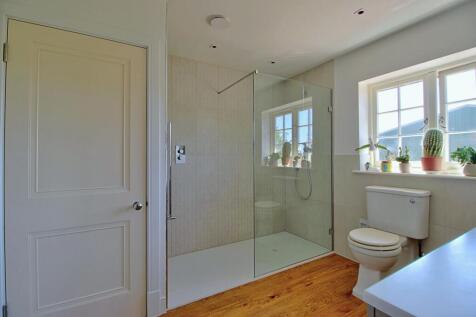 En-suite to Bedroom Five