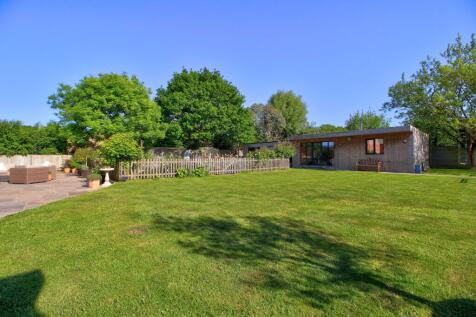 Showing Garden Cabin