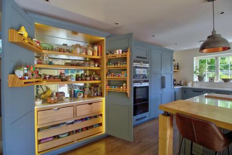 Ideal Kitchen for keen cooks!