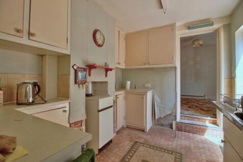 Kitchen with side entrance