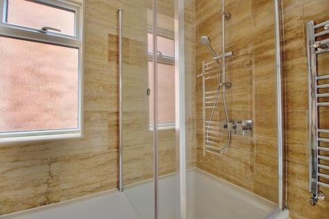Fitted with Wide-set Shower Bath