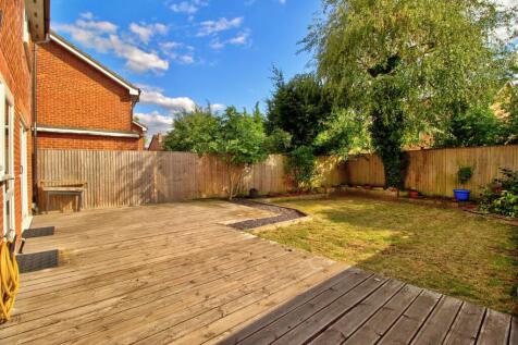Ideal Decking for Outdoor Furniture