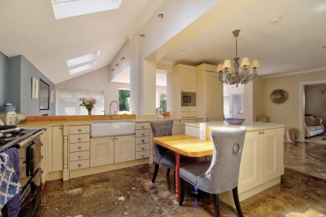 Open plan living, with plenty of storage