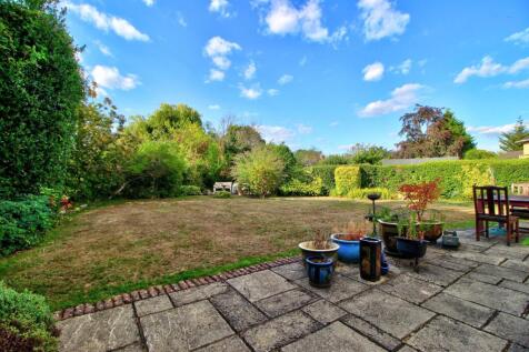 Wide Rear Garden
