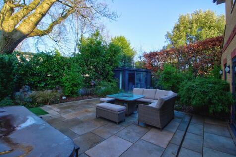 Patio &amp; kitchen floor designed to &#39;seamless&#39; level