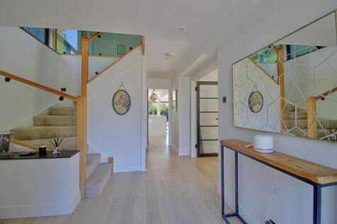 Through-view to the garden