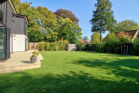 Wide side gate for gardening equipment etc