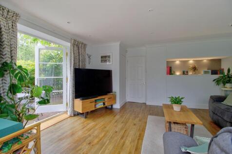 Alcove feature and French doors to side terrace