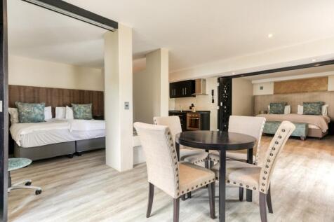 Bedroom 8 / Apartment