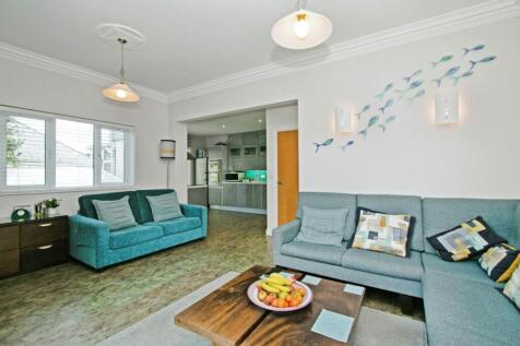 Lounge / Kitchen