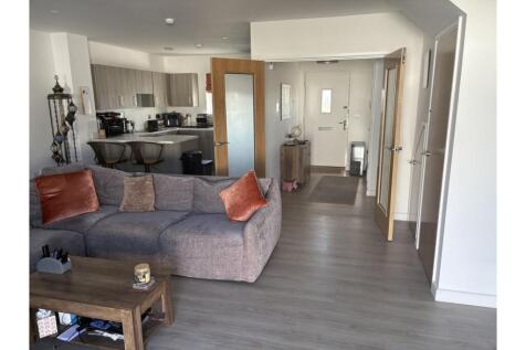 Lounge / Kitchen