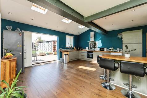Lounge / Kitchen