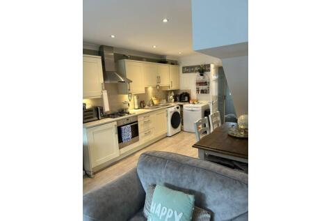 Lounge / Kitchen