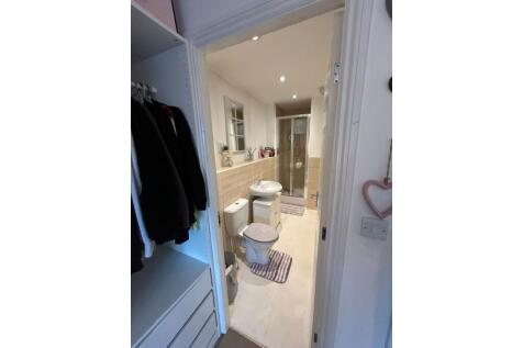Jack &amp; Jill Bathroom