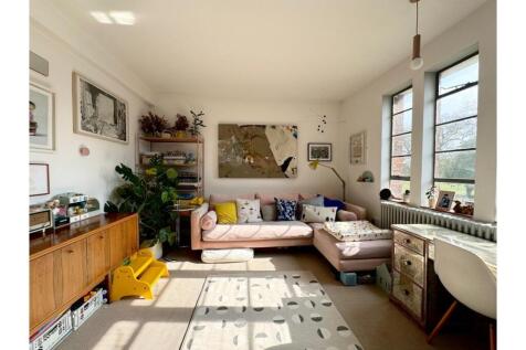 Living Room/Bedroom