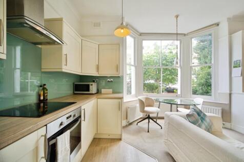 Lounge / Kitchen