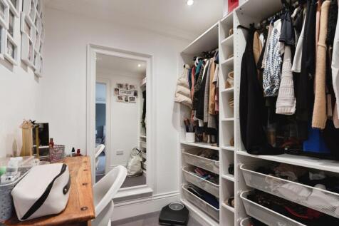 Walk-in Wardrobe