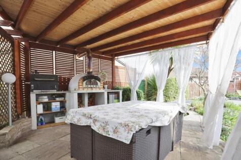 Garden Hut