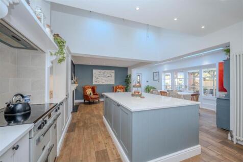 Lounge / Kitchen