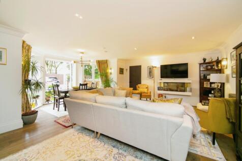 Lounge / Kitchen