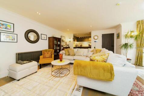 Lounge / Kitchen