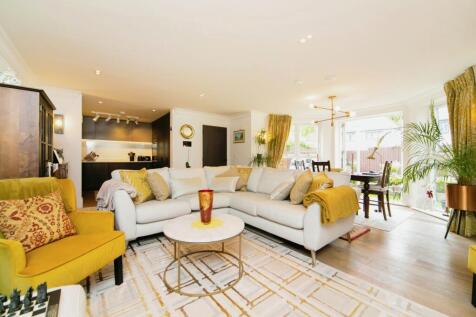Lounge / Kitchen