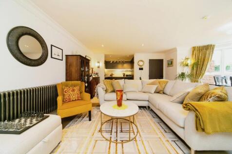 Lounge / Kitchen