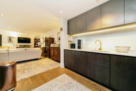 Lounge / Kitchen