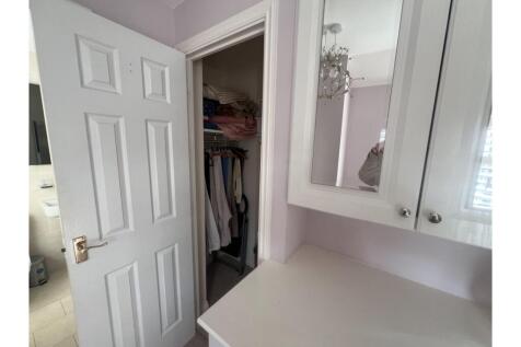 Walk-in Wardrobe