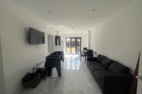 GROUND FLOOR LIVI...