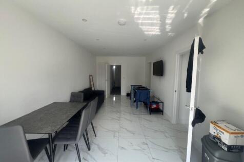 GROUND FLOOR LIVI...