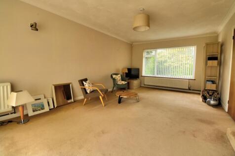Spacious lounge
