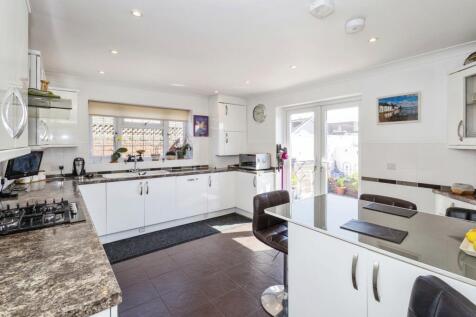 Fully fitted kitchen breakfast room