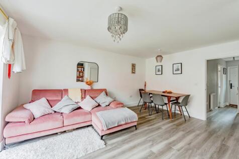 Lounge &amp; Dining room