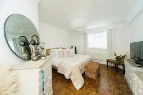 Impressive main suite