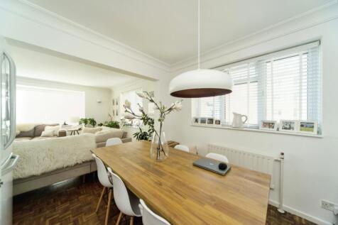 Dining and entertaining area
