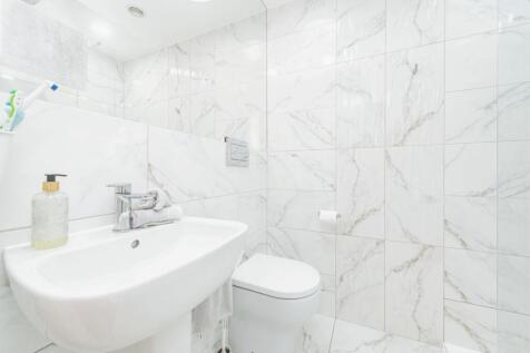 En-suite to bed 1