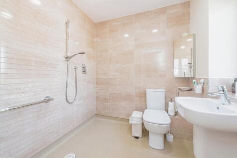 En-suite to bed 2
