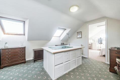 Home office or landing area for bed 4