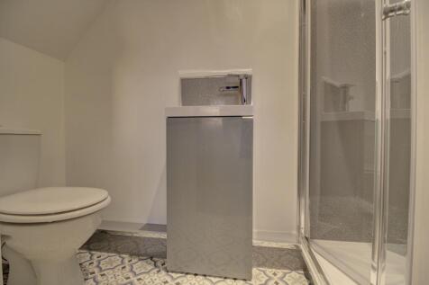 Bedroom Two en-suite
