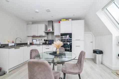 Kitchen. Dining