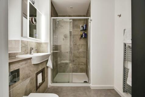 Master Bedroom Shower En-Suite